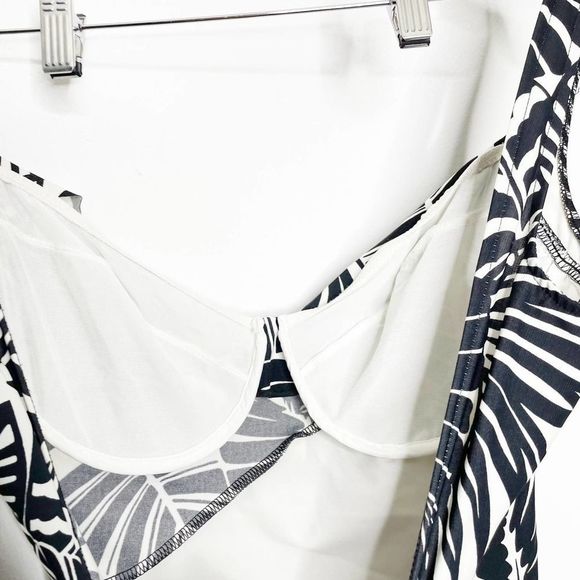 Miraclesuit Must Haves Escape one piece swimsuit black white palm leaf US 14 - Picture 4 of 8